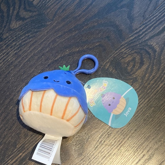 Clip - Jova the blueberry muffin 🫐 Squishmallows - Picture 1 of 2